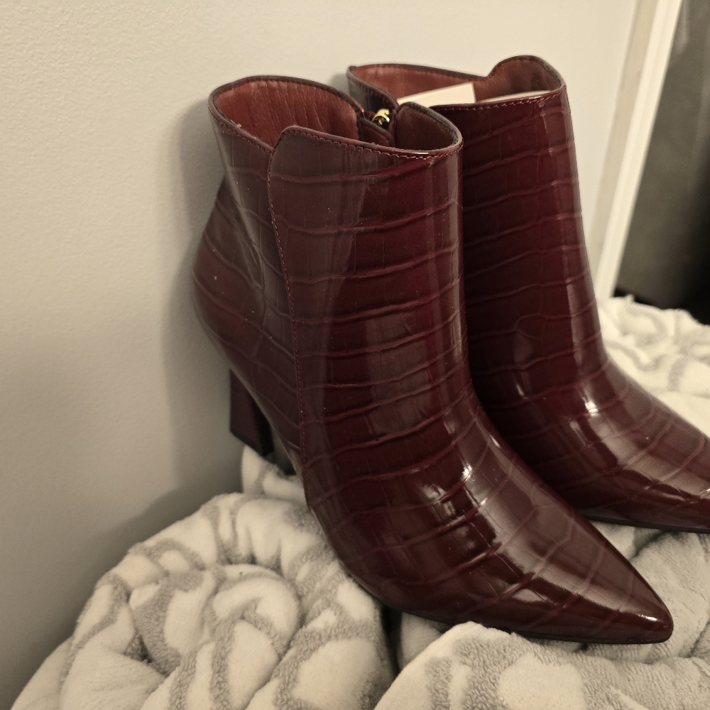 Boots - Picture 3 of 6